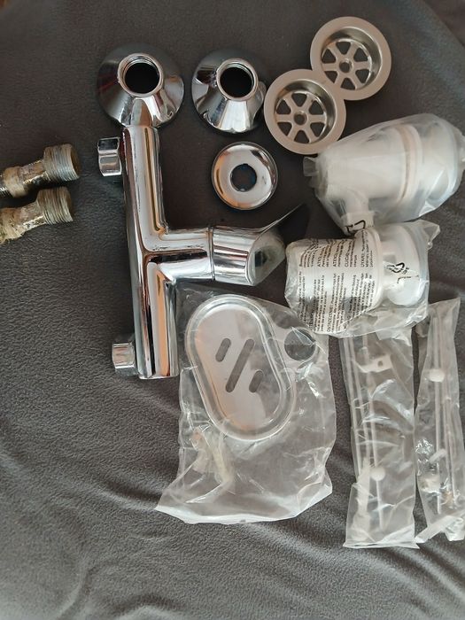 Bateria prysznicowa plus dodatki łazienkowe