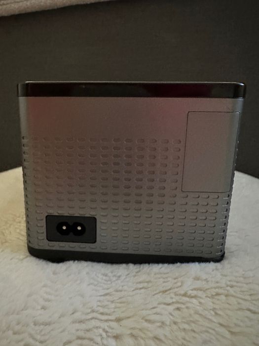 Projetor Profissional Ultra HD - Novo na Caixa