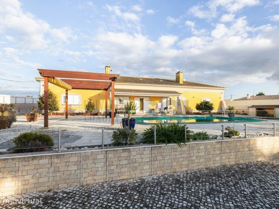 Quinta contemporânea com 5.425 m² a 30 minutos de Lisboa.