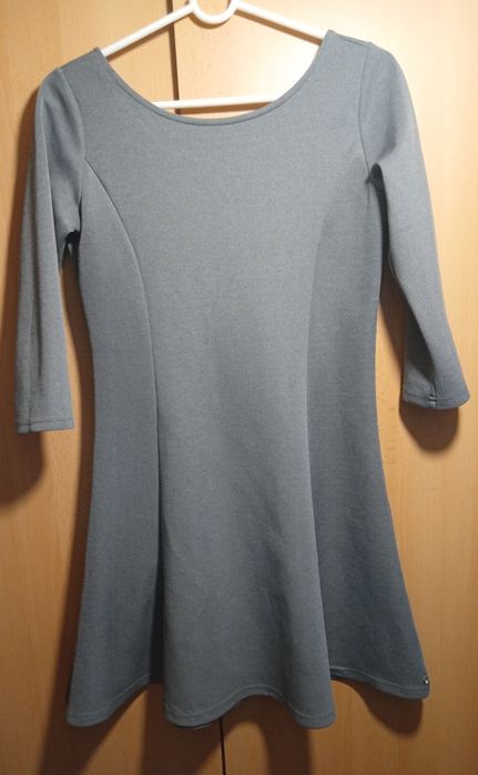 Szara rozkloszowana sukienka