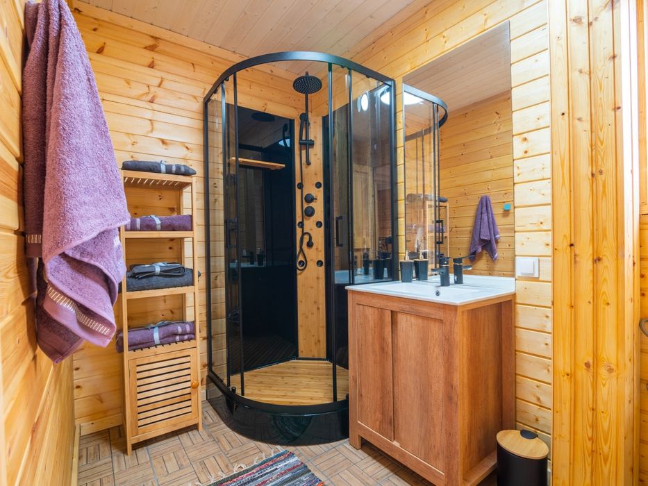 Domek letniskowy nad jeziorem  morzem do wynajęcia Sauna Jacuzzi Bali