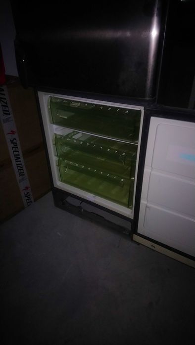 Frigorífico combinado Eletrolux, usado com avaria
