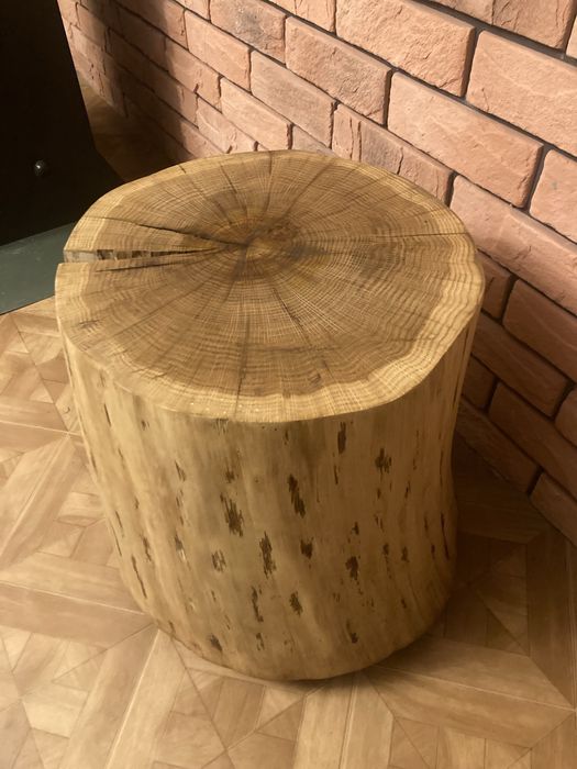 Pieniek dekoracyjny stolik kawowy na kółkach