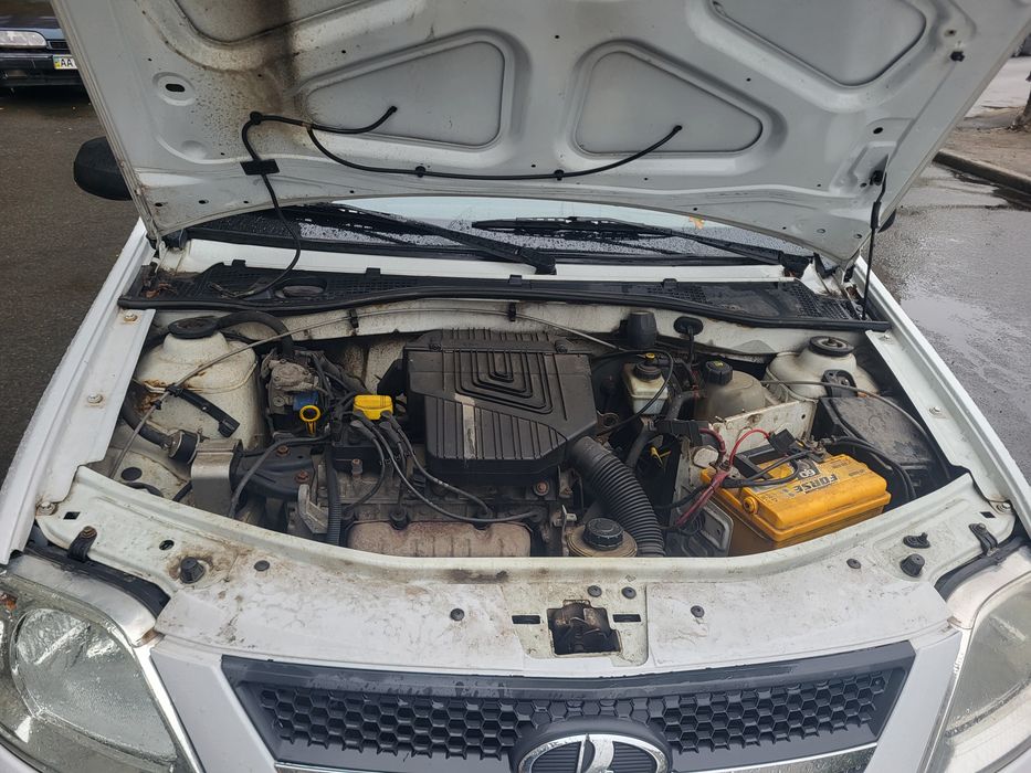 Lada Largus 2014 газ-бензин 1.6