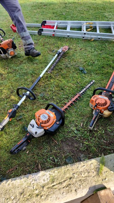 Faço desmatamento de terrenos e manutenção de jardins.