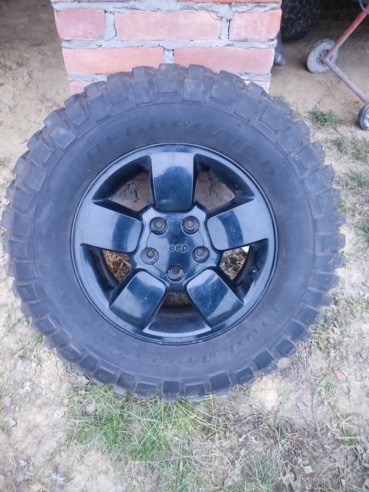 5 kół Jeep Wrangler rozstaw 5x127 opony BFGoodrich 255/75)17