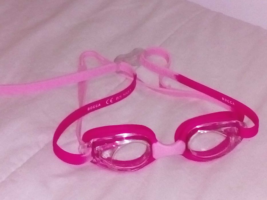 Touca, óculos de natação e braçadeiras criança