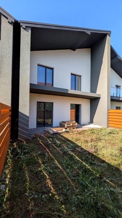 ТЕРМІНОВИЙ ПРОДАЖ! Таунхаус зданий , готовий до ремонту , всі міські комунікації . Вовчинці , живуть сусіди , гараж - Вид 5