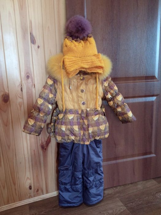 Продам зимний комбинезон для девочки