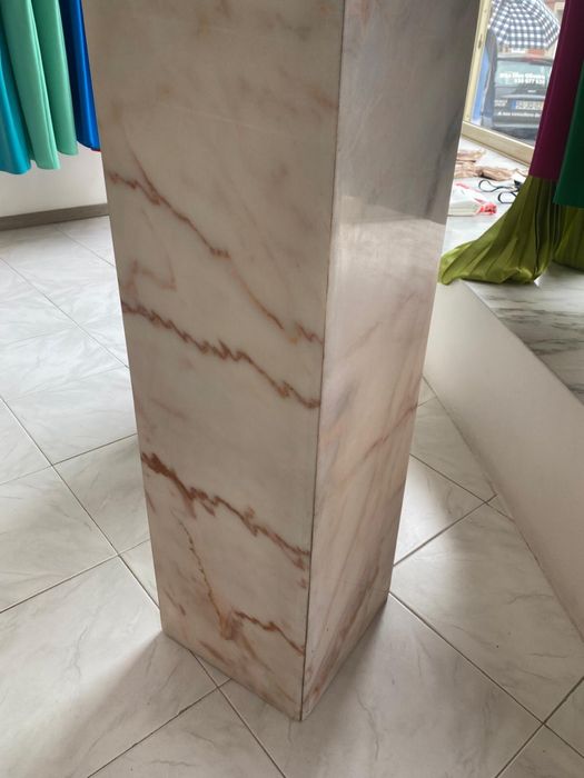 Marble and Glass Counter64285172223107122