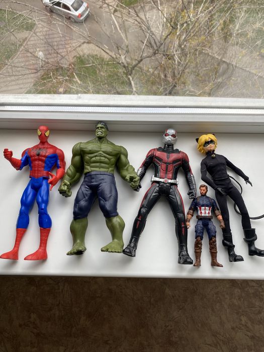 Супергерої бетмен, веном, людина павук, леді баг, супер кіт