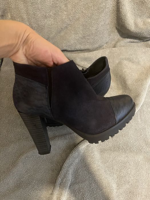 Ботитьоны полупртинки ботинки на каблуке тёмно синие кожа замш