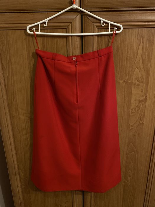 Czerwona elegancko spodnica