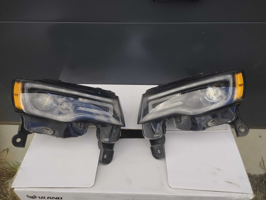 Lampy przednie Jeep Grand Cherokee Wk 2 Oryginał