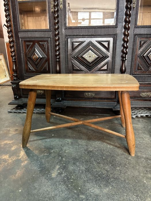 Mesa  de  apoio