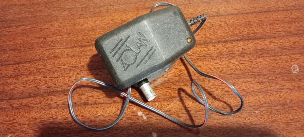 Блоки питания для:1)т-н Bravis мод. Major; 2)антенного усилителя ZOLAN