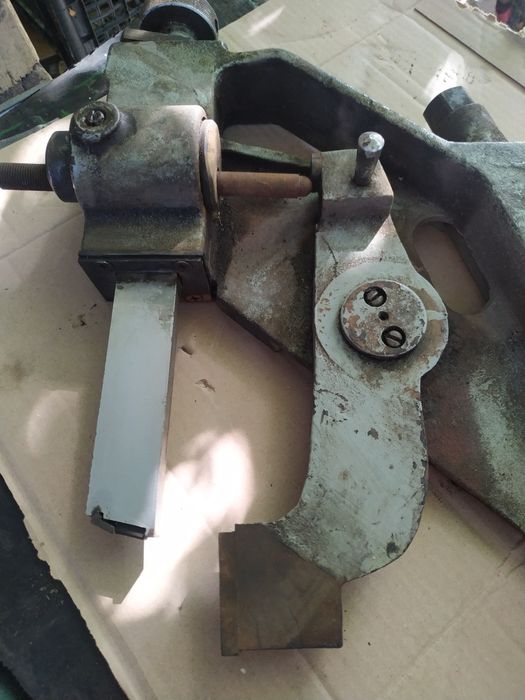 Люнет шлифовального станка