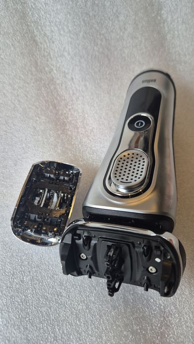 Golarka elektryczna marki Braun z serii 9 model 9280CC, nowa  F