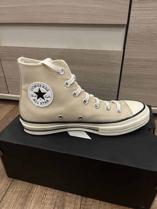Converse Chuck Taylor All Star na platformie.