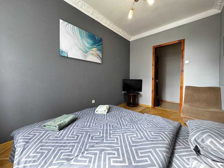 Оренда подобово сучасної 3к квартири, м. Палац Спорту (2 хвилини)