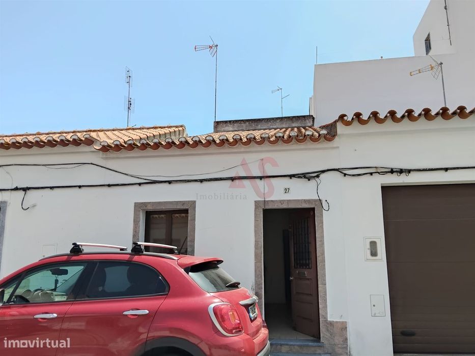 Moradia T2 Térrea para Restaurar na cidade de Moura — Moura (Santo Agostinho E São João Baptista) E Santo Amador, Beja