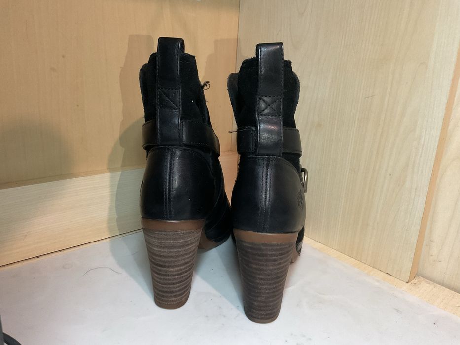Казаки полусапожки на каблуках Timberland