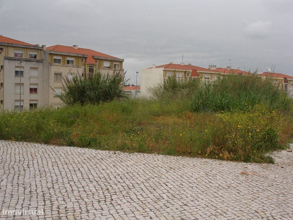 Terreno com Viabilidade de Construção de Prédio com 8 Apartamentos — União de Freguesias da cidade de Santarém, Santarém