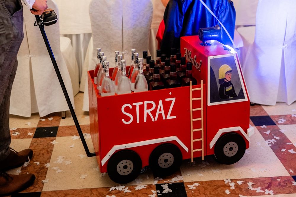 Wódkowóz wóz strażacki , drogowskaz weselny