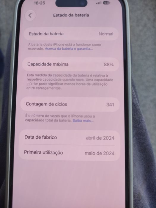 iPhone 15 completamente como novo.