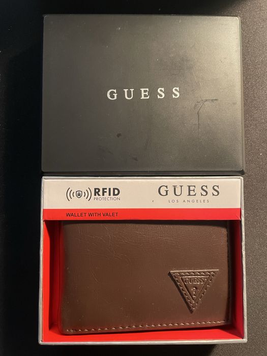 Carteira homem GUESS-NOVA em caixa
