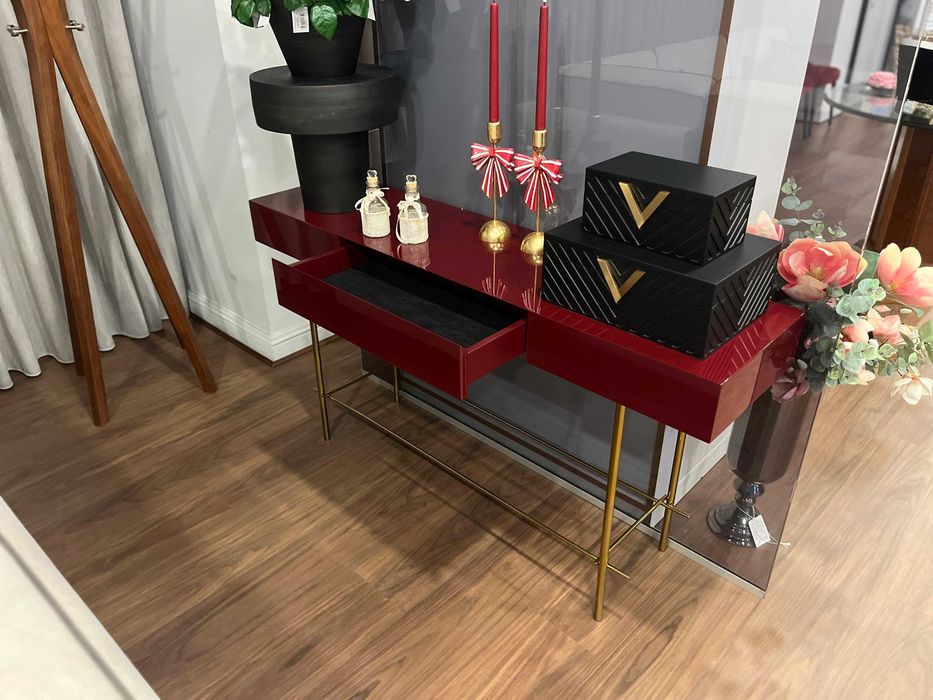 Consola Ellender – Evanyrouse