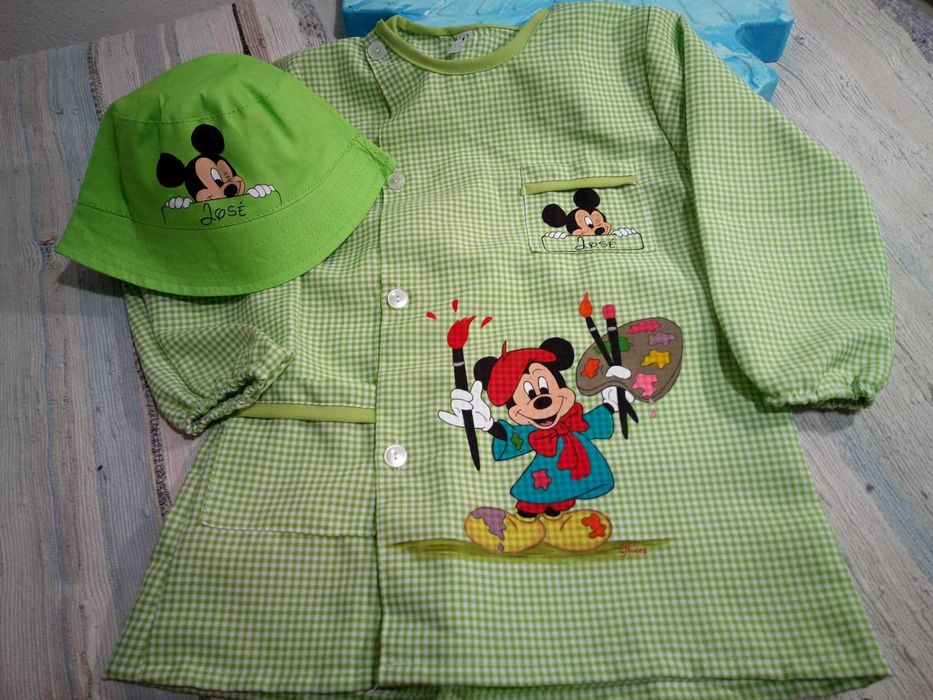 Bibe, bata escolar personalizada