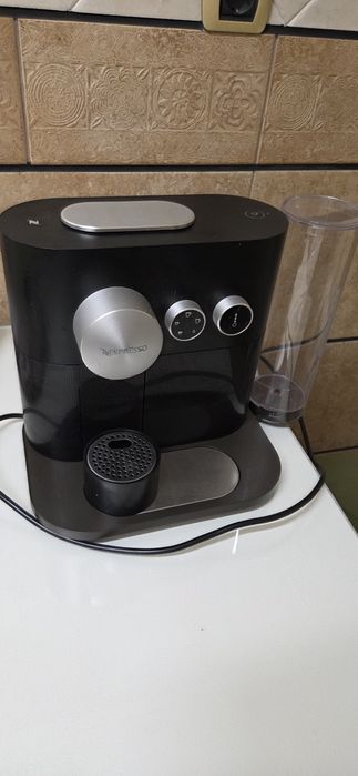 Máquina de café Nespresso Vertuo em bom estado.