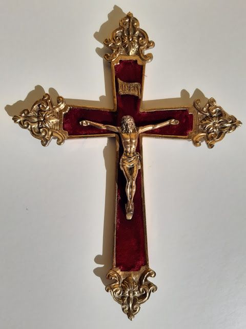 Crucifixo em bronze com Cristo
