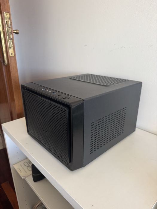 Computador j1900 com 3 Hard Drives