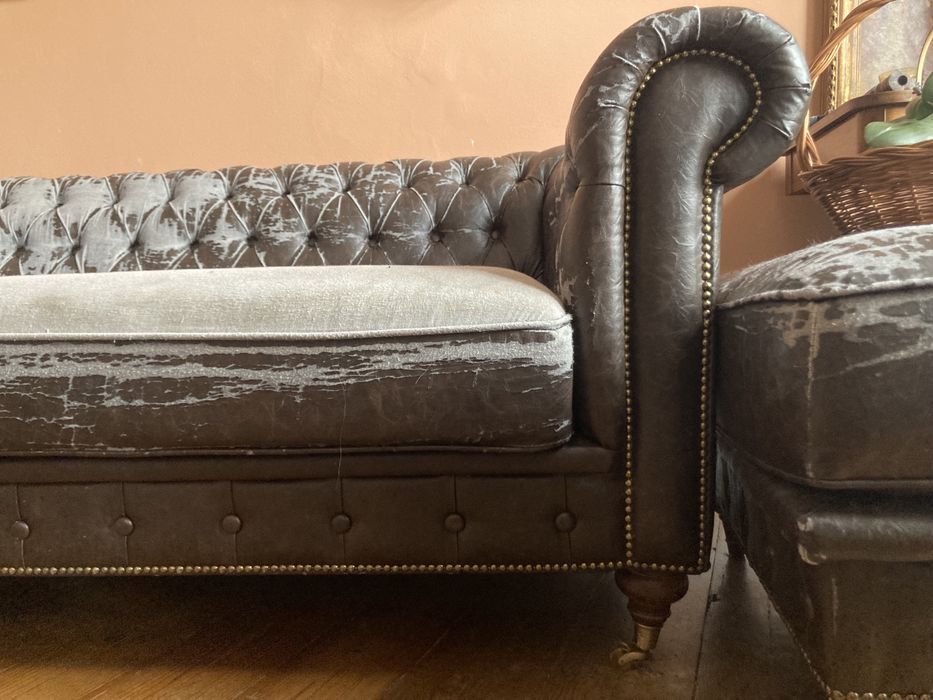 Sofá e Pousa-pés Chesterfield