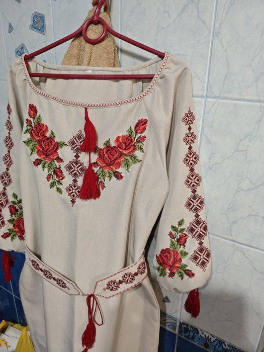 Вишите плаття з льону