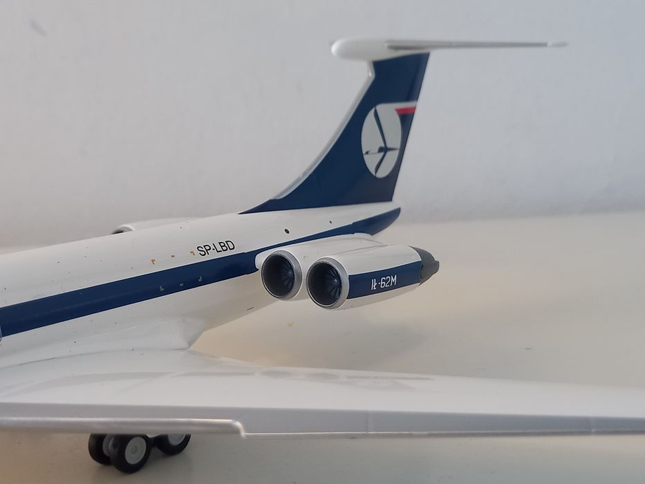 IŁ-62M PLL LOT metalowy herpa 1:200 duży!!!