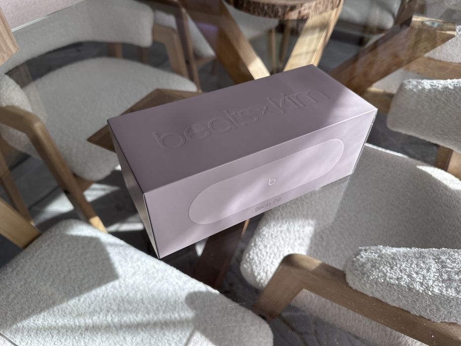 Beats Pill x Kim Kardashian Edition Light Grey