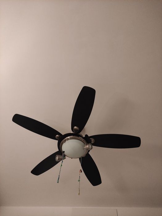 Ventoinha de teto com iluminação