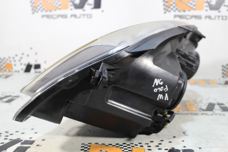 Ótica / farol direita VOLKSWAGEN Polo (9N)