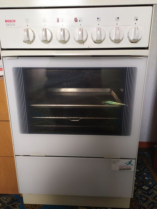 Продам електро печку бош.