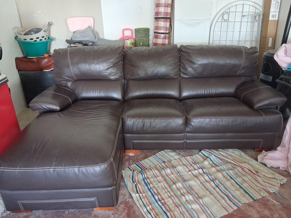 Sofá em pele com chaise lounge
