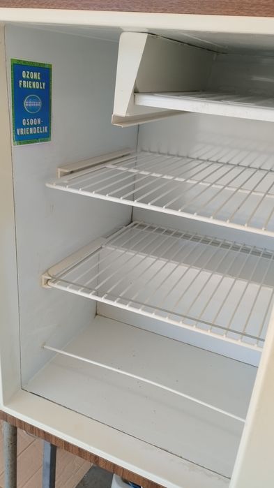 Frigorífico pequeno em bom estado