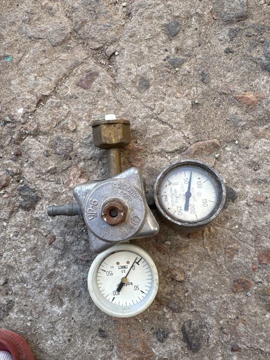 Редуктор тиску УР-6