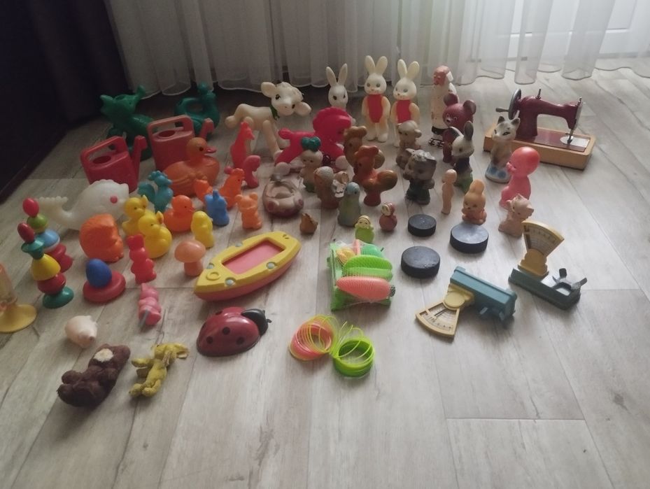 Игрушки резиновые пластмСССР кот колобок волк рыба олимпийский мишка