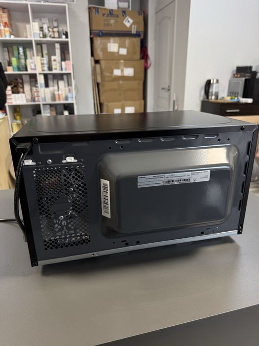 Мікрохвильова піч SAMSUNG MS20A3010AL/UA SOLO ( стан нової )