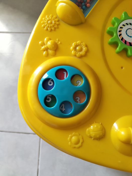 Mesa de actividade para bebé/criança