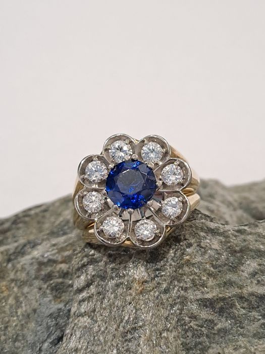 Śliczny złoty pierścionek z Diamentami  Pr.750 Roz.9