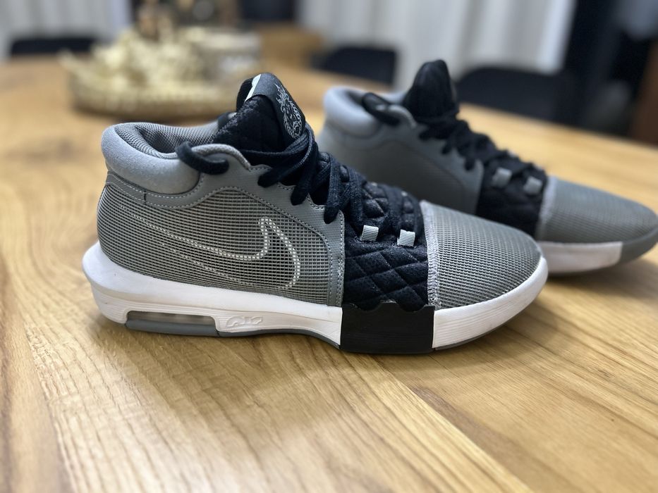 Buty NIKE do koszykowki  jak nowe 1 raz zalożone